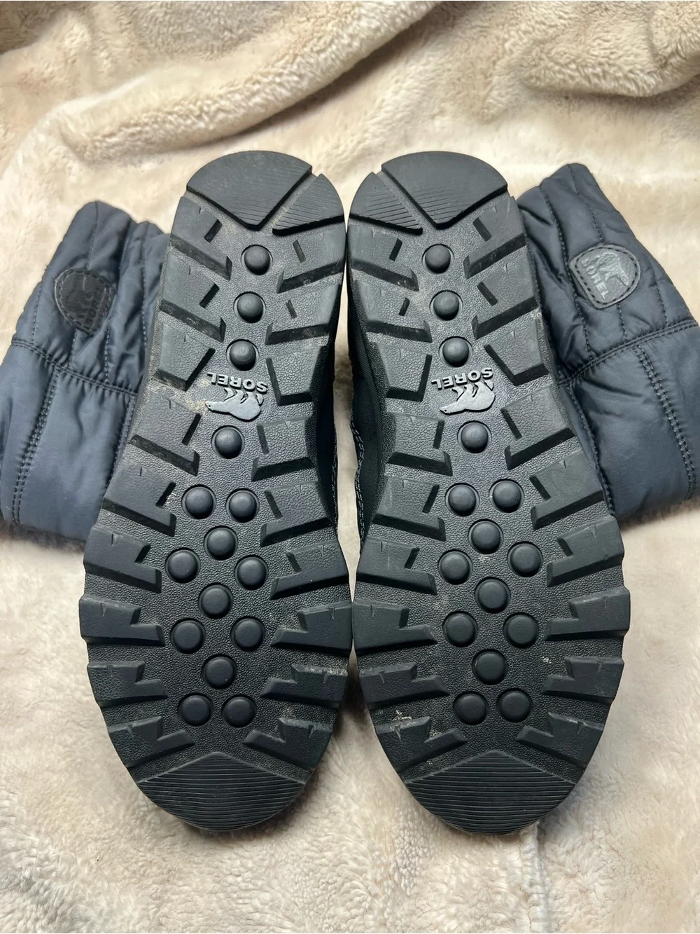 Sorel Youth Mid winter size 6